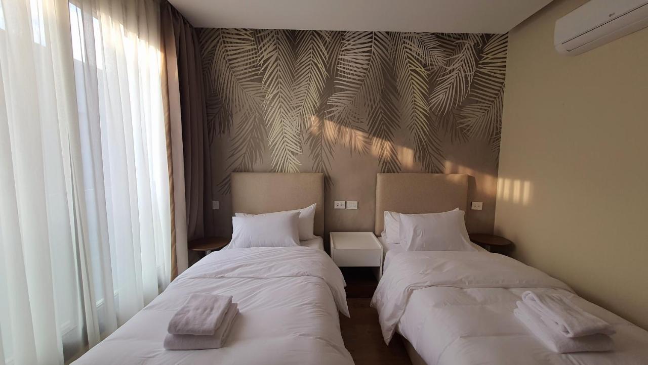 Kennah Stays At Silver Palm 